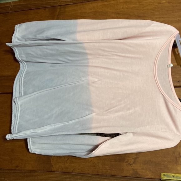 Size medium multicolored top. Never worn - Picture 2 of 2